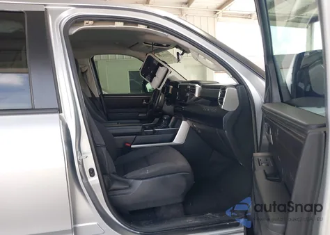 2024 Toyota Tundra Sr5 4Wd z USA, uszkodzony, nr VIN 5TFLA5DB1RX132370